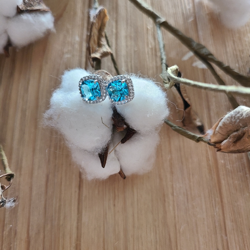 GORGEOUS!!! Aquamarine Halo cut CZ earrings in SILVER - Picture 5 of 11